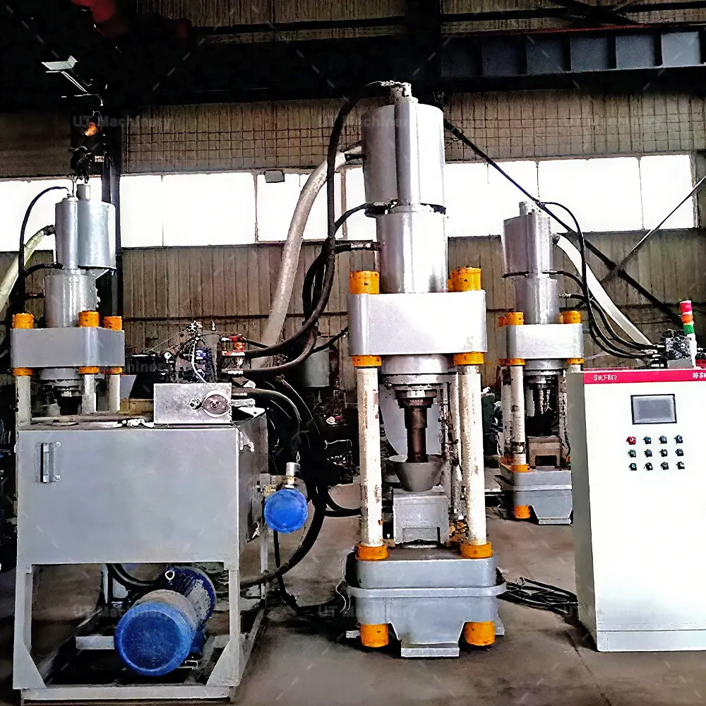 Fabricadora industrial vertical de briquetas de virutas de latón que muestra columnas hidráulicas de alta resistencia y un bastidor estructural robusto.