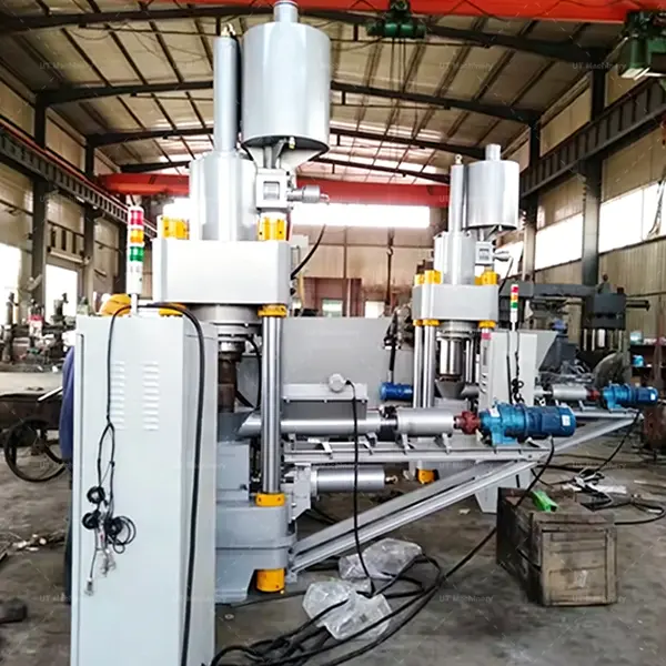 Prensadora vertical automática de virutas de latón integrada con un sistema de alimentación por transportador de husillo para una operación manos libres.